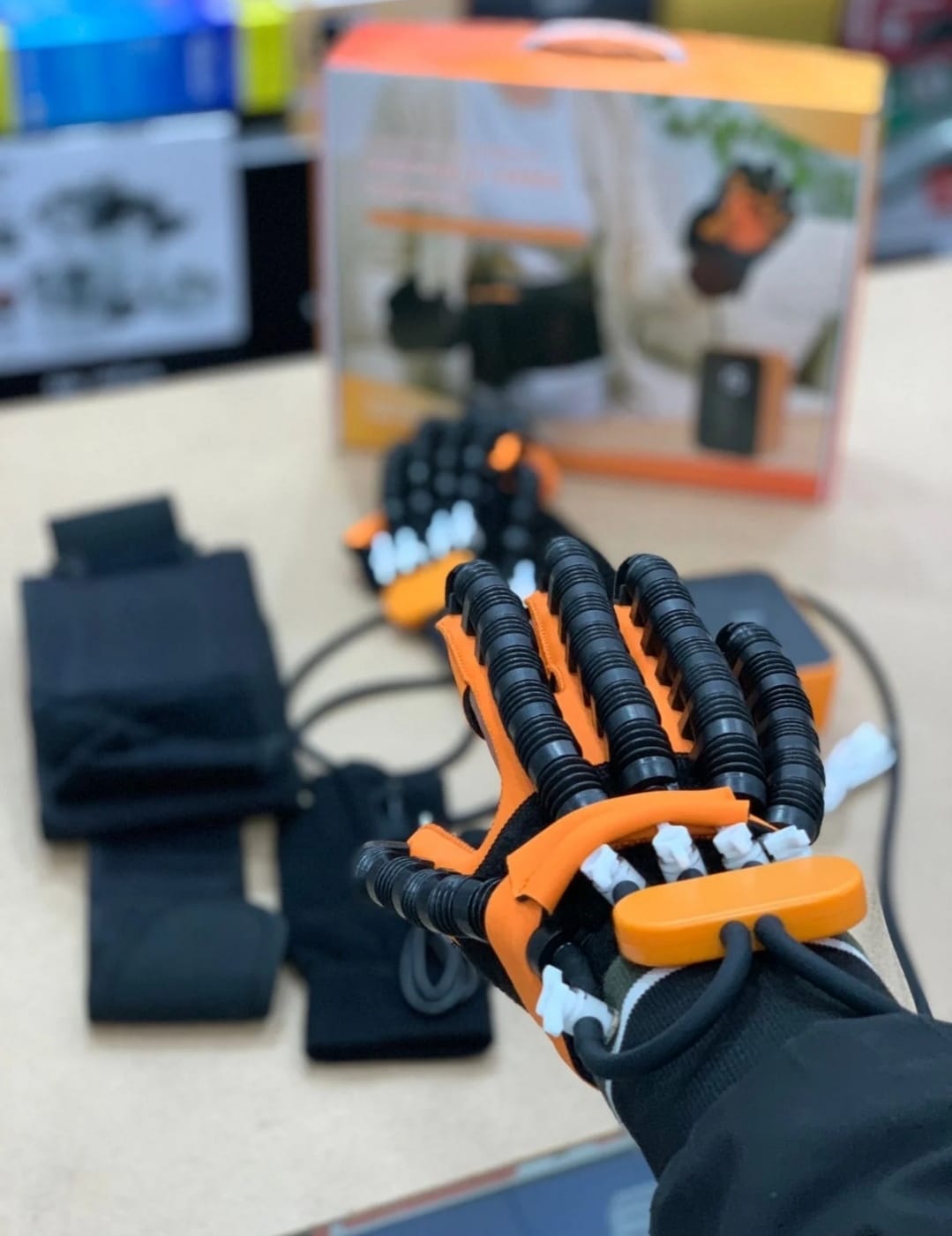 Portable hand triner meshine. Double hand