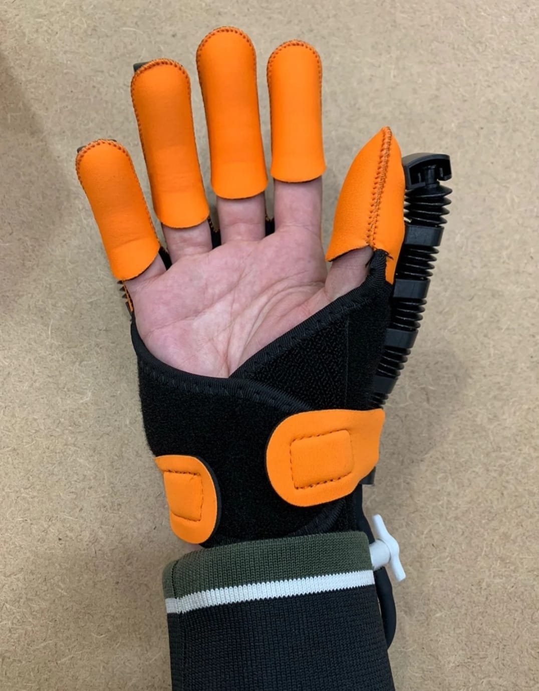 Portable hand triner meshine.   Double hand